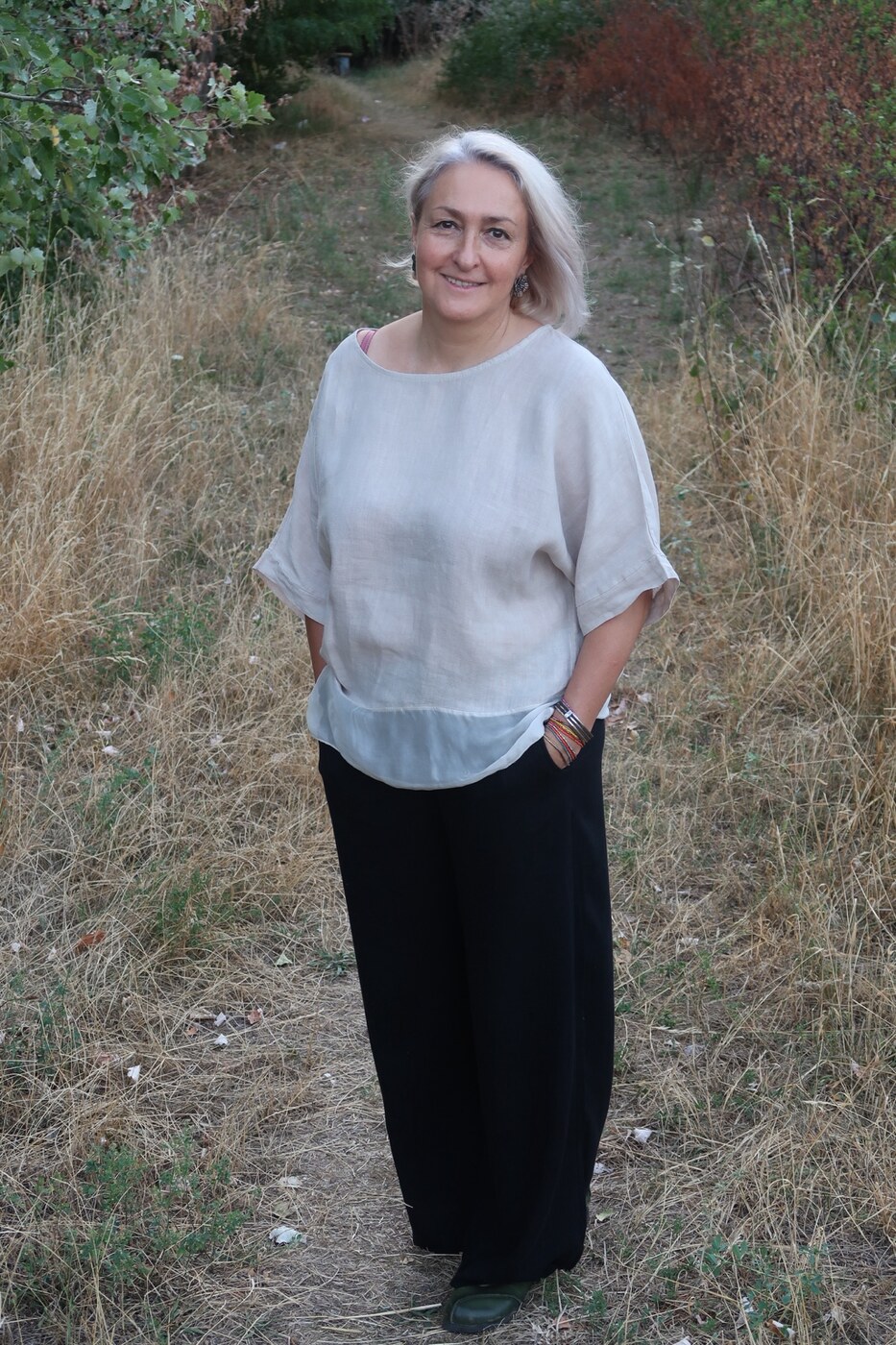 Marianna Zuchalska auf einem Naturweg